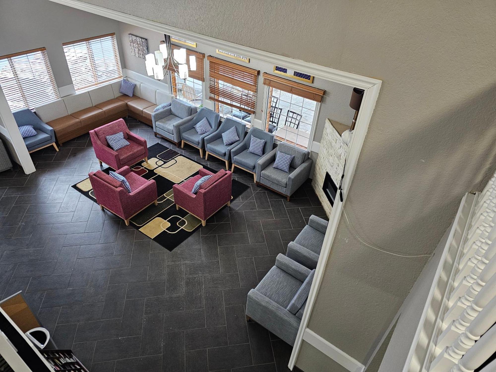 Pioneer Inn & Suites Grinnell Extérieur photo