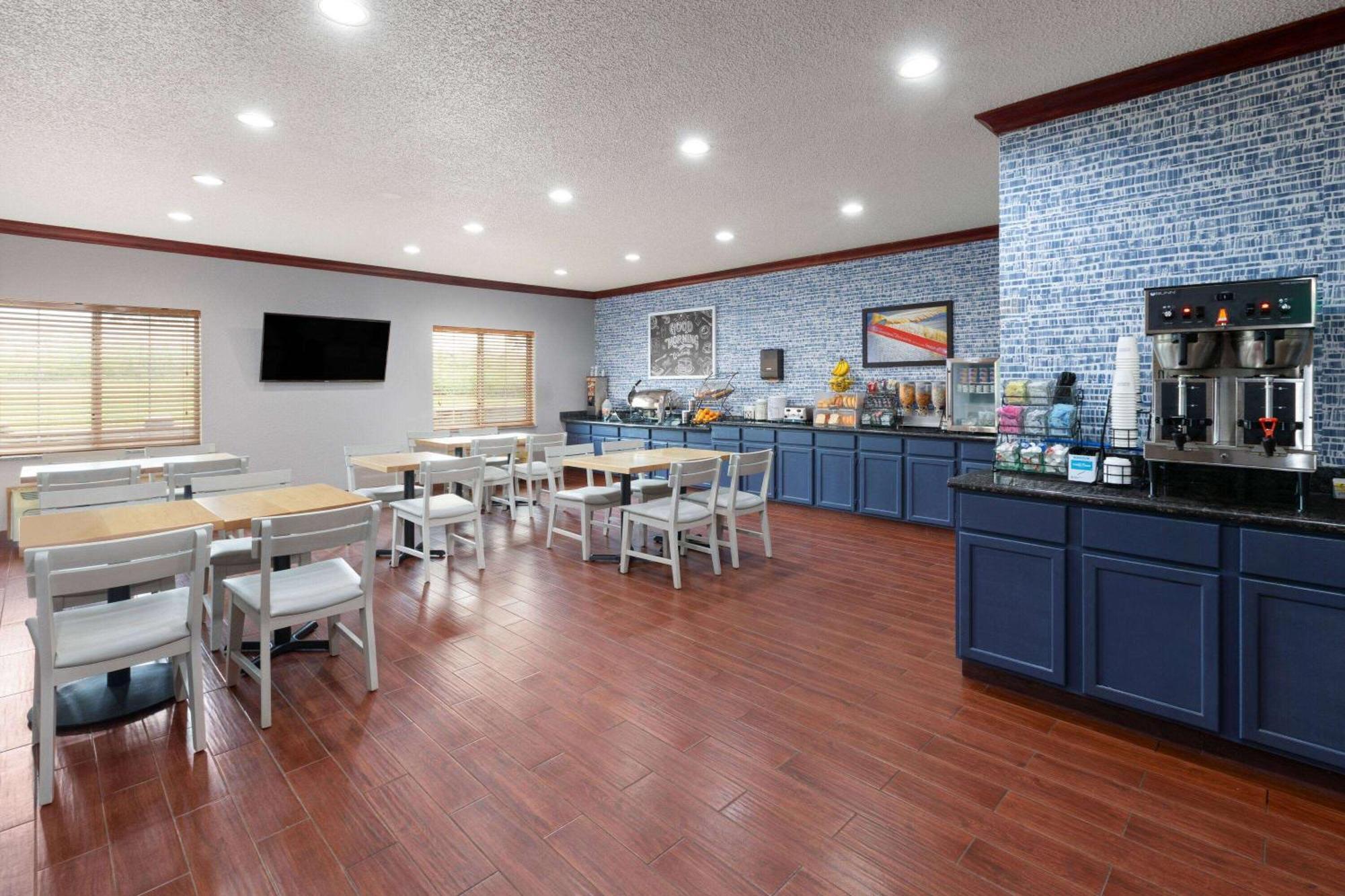 Pioneer Inn & Suites Grinnell Extérieur photo