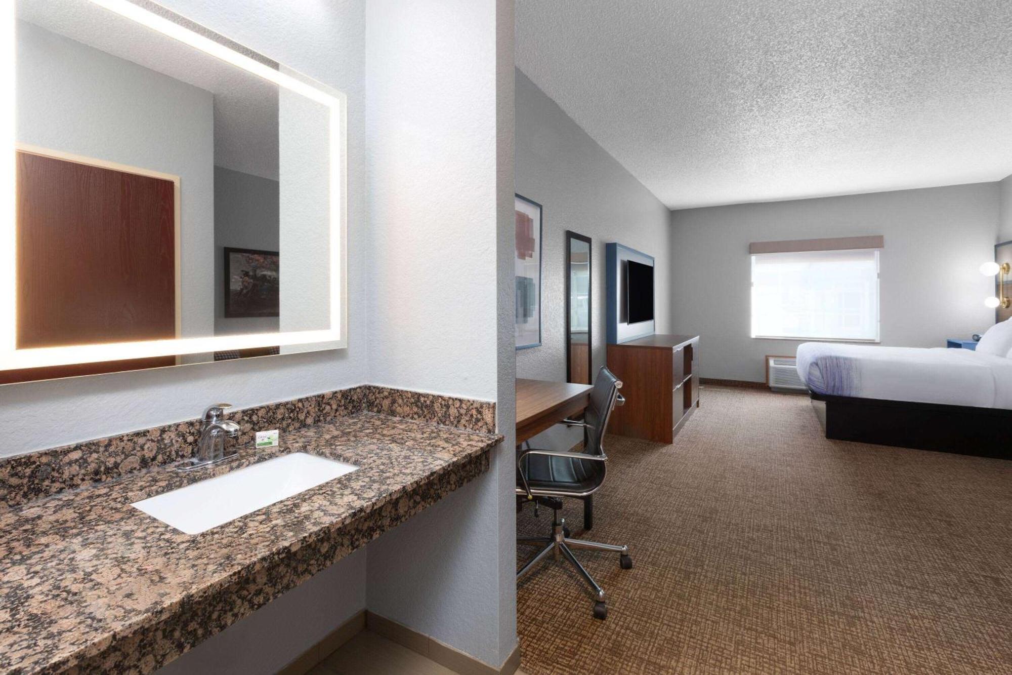Pioneer Inn & Suites Grinnell Extérieur photo
