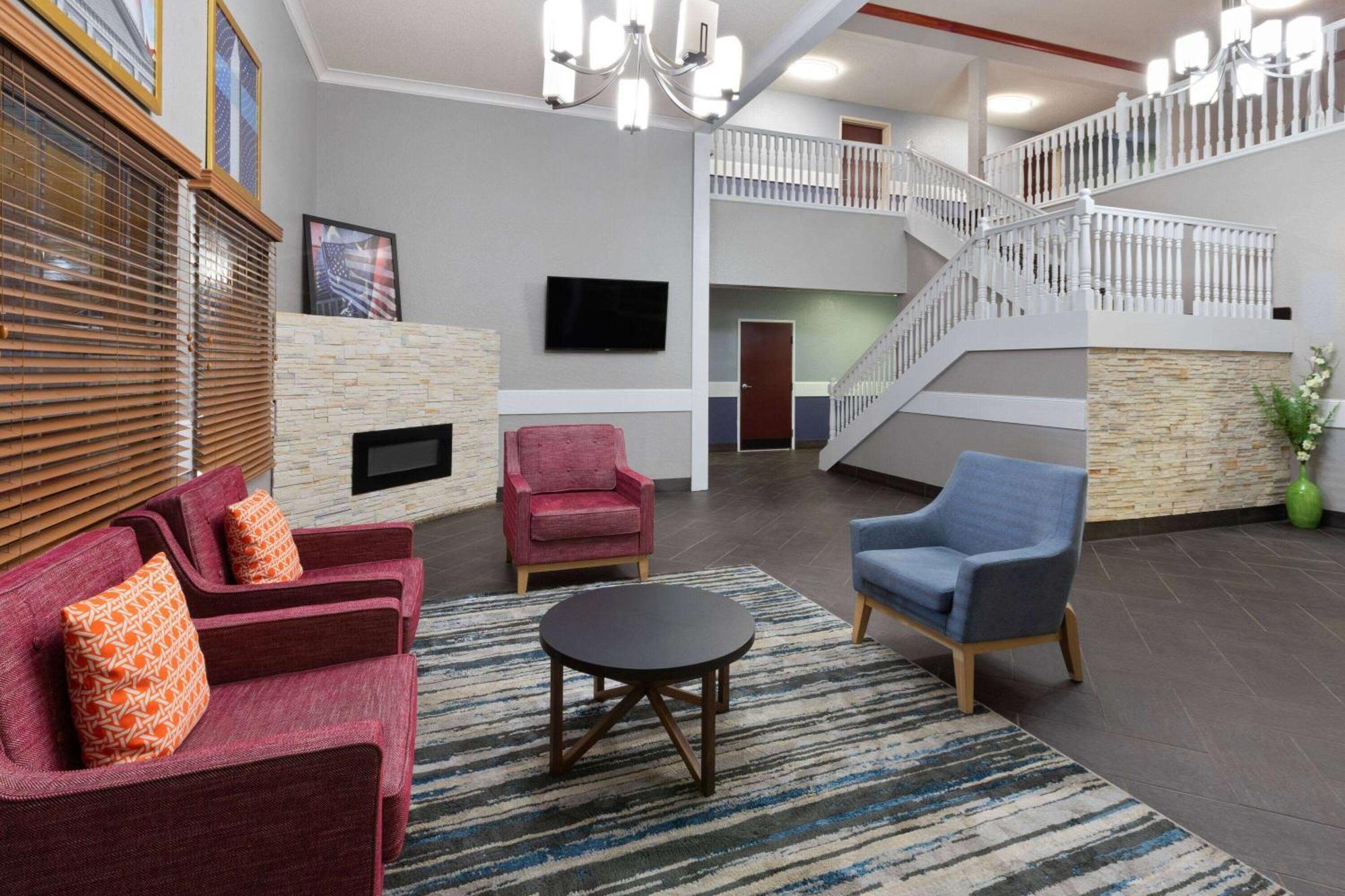 Pioneer Inn & Suites Grinnell Extérieur photo