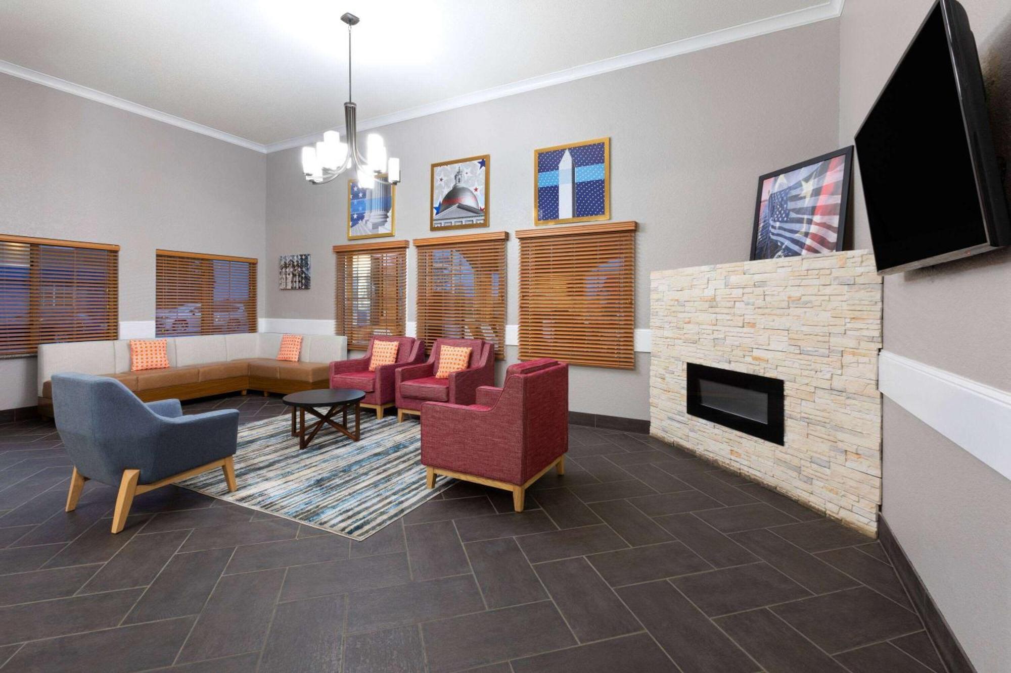Pioneer Inn & Suites Grinnell Extérieur photo